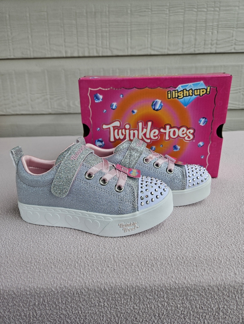 Skechers Twinkle Toes Light-Up Sneakers Girl SZ 10 Silver Shimmer Sweetie